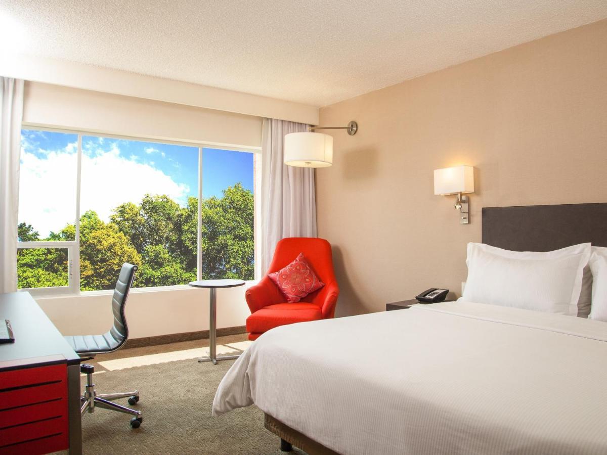 Fiesta Inn Guadalajara Aeropuerto Las Pintas Екстер'єр фото