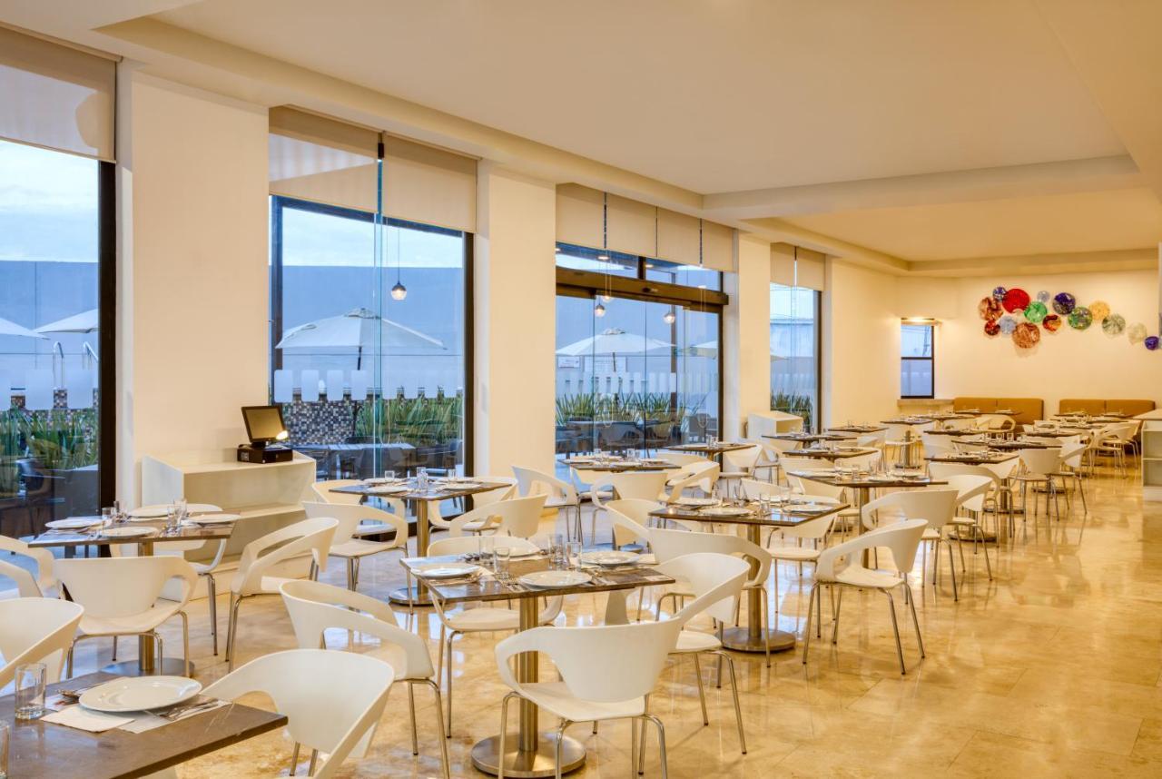 Fiesta Inn Guadalajara Aeropuerto Las Pintas Екстер'єр фото