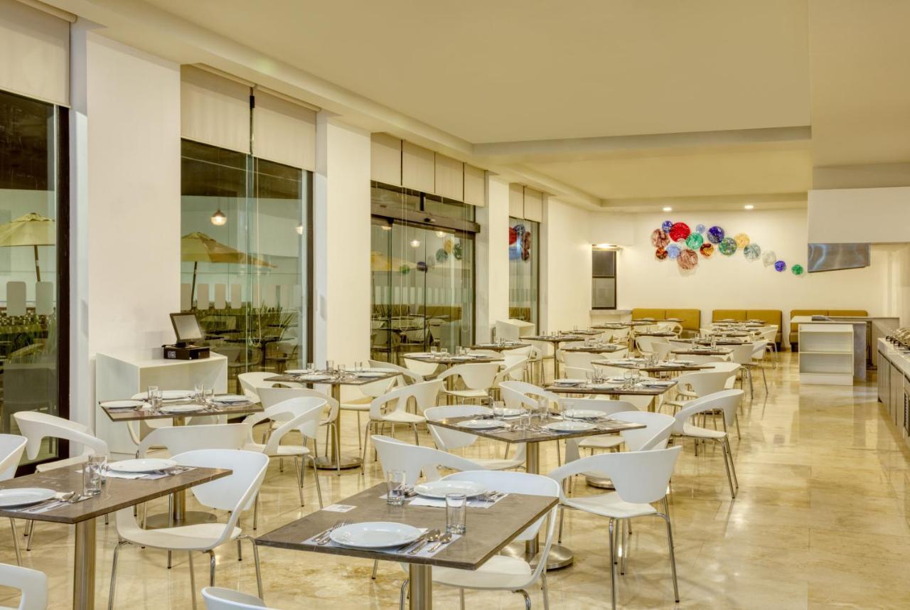 Fiesta Inn Guadalajara Aeropuerto Las Pintas Екстер'єр фото