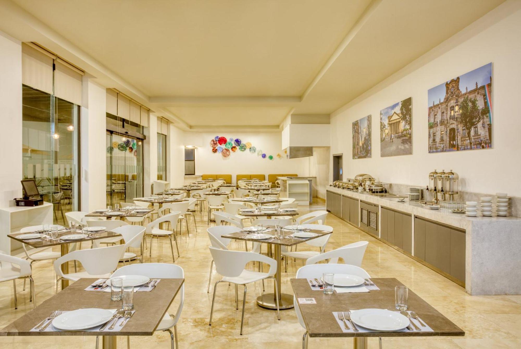 Fiesta Inn Guadalajara Aeropuerto Las Pintas Екстер'єр фото