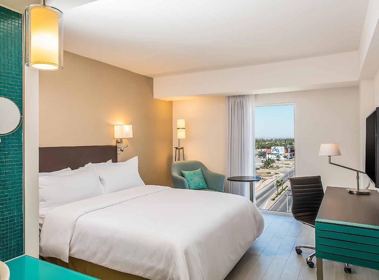 Fiesta Inn Guadalajara Aeropuerto Las Pintas Екстер'єр фото